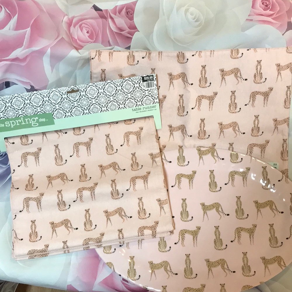 Cheetah Tableware Set to Include 1 platter, 2 placemats, 1 Table Runner